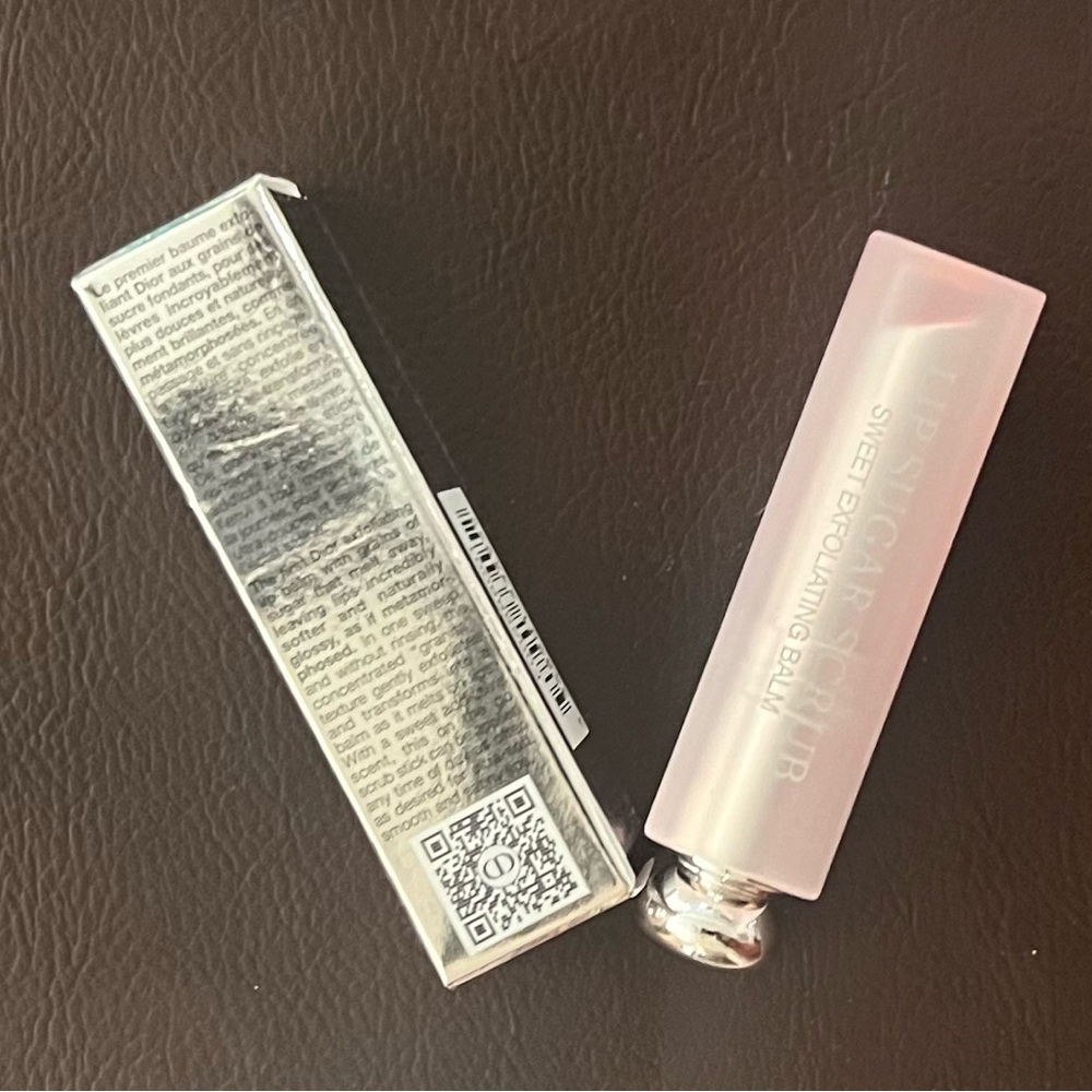 DIOR ADDICT LIP SUGAR SCRUB
Gentle Exfoliating Lip Balm-Custom Rosy
Color Effect - Picture 3 of 4